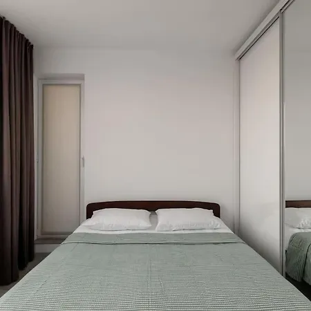 Flatkeepers - Club House Apartment