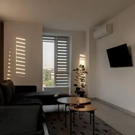 Flatkeepers - Club House Apartment