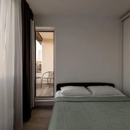 Flatkeepers - Club House Apartment *